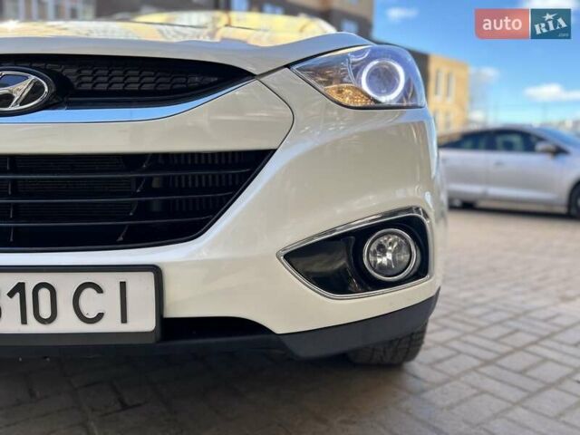 Білий Хендай іх35, об'ємом двигуна 2 л та пробігом 150 тис. км за 13200 $, фото 5 на Automoto.ua