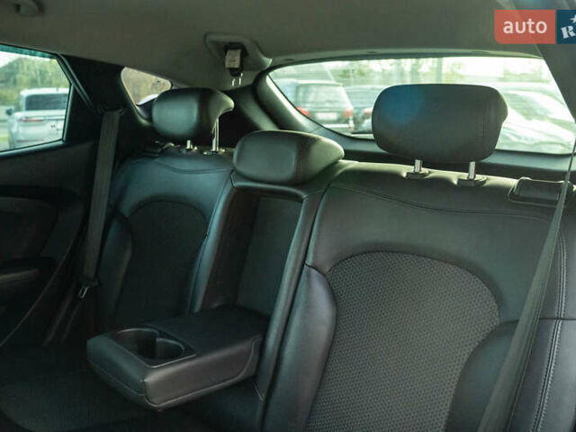 Белый Хендай их35, объемом двигателя 2 л и пробегом 300 тыс. км за 12900 $, фото 31 на Automoto.ua