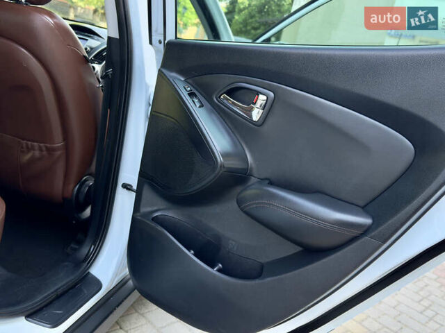 Хендай их35 2011 в Межгорье на Automoto.ua Белый Хендай их35, объемом двигателя 2 л и пробегом 235 тыс. км за 11100 $, фото 35 на Automoto.ua