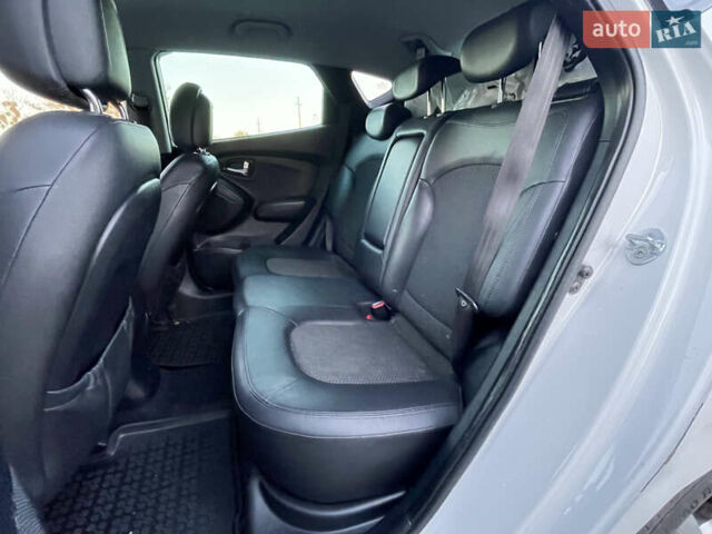 Белый Хендай их35, объемом двигателя 2 л и пробегом 179 тыс. км за 9300 $, фото 8 на Automoto.ua