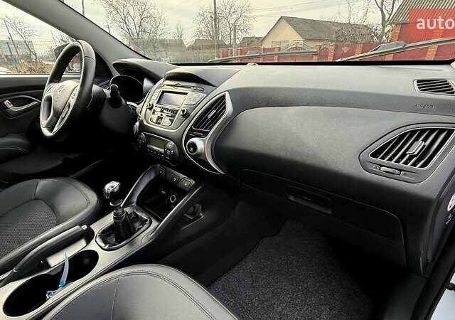 Белый Хендай их35, объемом двигателя 2 л и пробегом 235 тыс. км за 10999 $, фото 42 на Automoto.ua