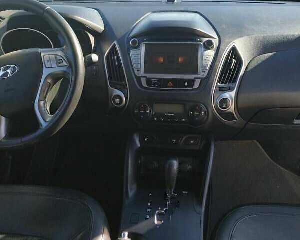 Білий Хендай іх35, об'ємом двигуна 2 л та пробігом 196 тис. км за 12000 $, фото 5 на Automoto.ua