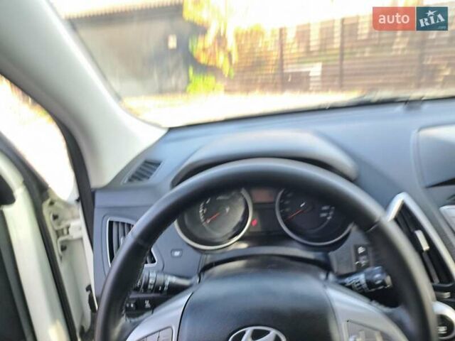 Білий Хендай іх35, об'ємом двигуна 2 л та пробігом 119 тис. км за 12600 $, фото 38 на Automoto.ua