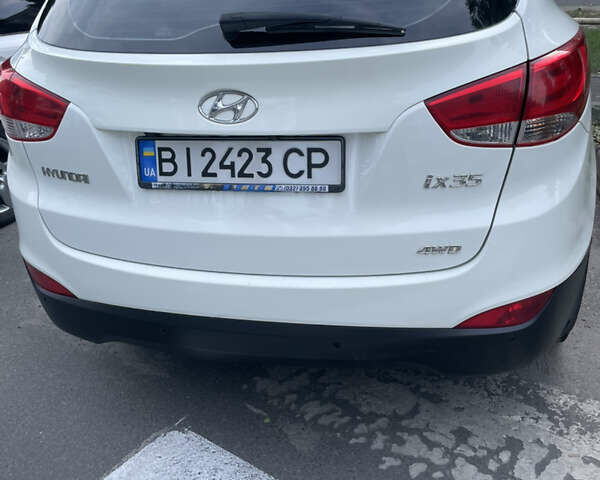 Белый Хендай их35, объемом двигателя 2 л и пробегом 101 тыс. км за 12900 $, фото 20 на Automoto.ua
