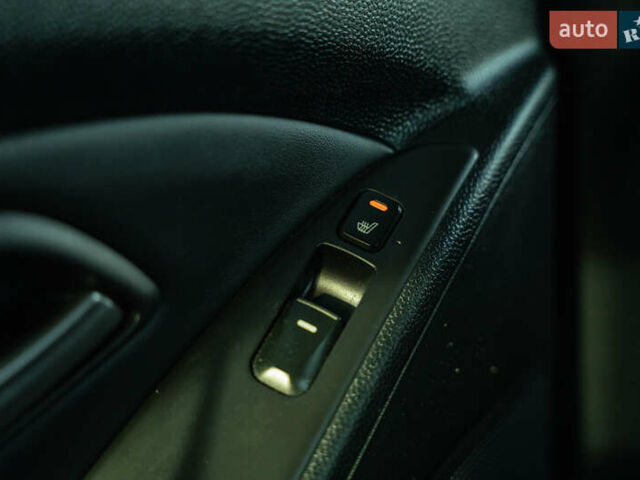 Белый Хендай их35, объемом двигателя 2 л и пробегом 300 тыс. км за 12900 $, фото 32 на Automoto.ua