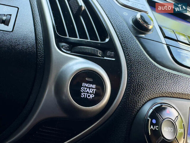 Хендай их35 2011 в Межгорье на Automoto.ua Белый Хендай их35, объемом двигателя 2 л и пробегом 235 тыс. км за 11100 $, фото 38 на Automoto.ua