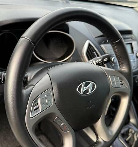 Белый Хендай их35, объемом двигателя 2 л и пробегом 235 тыс. км за 10999 $, фото 32 на Automoto.ua