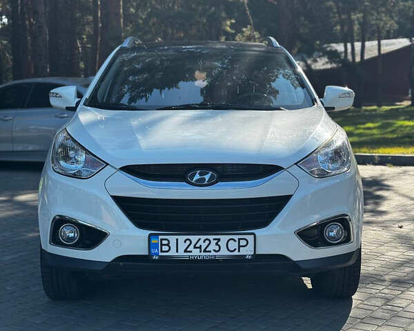 Белый Хендай их35, объемом двигателя 2 л и пробегом 101 тыс. км за 12900 $, фото 3 на Automoto.ua