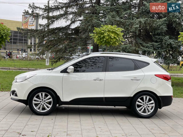Белый Хендай их35, объемом двигателя 2.4 л и пробегом 118 тыс. км за 12900 $, фото 12 на Automoto.ua