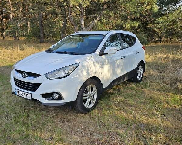 Белый Хендай их35, объемом двигателя 2 л и пробегом 180 тыс. км за 12500 $, фото 19 на Automoto.ua