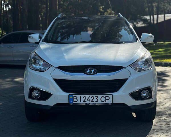 Белый Хендай их35, объемом двигателя 2 л и пробегом 101 тыс. км за 12900 $, фото 4 на Automoto.ua