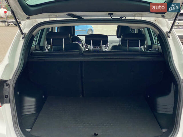 Хендай их35 2011 в Киеве на Automoto.ua Белый Хендай их35, объемом двигателя 2 л и пробегом 145 тыс. км за 11500 $, фото 31 на Automoto.ua