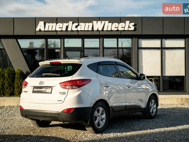 Белый Хендай их35, объемом двигателя 2 л и пробегом 300 тыс. км за 12900 $, фото 4 на Automoto.ua