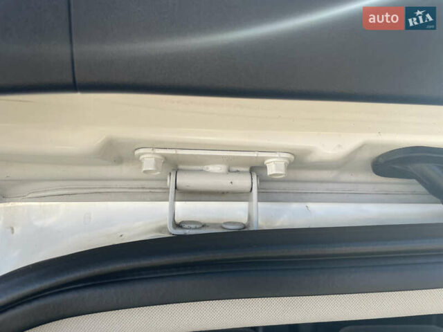 Белый Хендай их35, объемом двигателя 1.7 л и пробегом 198 тыс. км за 12500 $, фото 9 на Automoto.ua