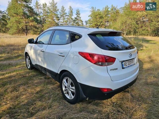 Белый Хендай их35, объемом двигателя 2 л и пробегом 180 тыс. км за 12500 $, фото 8 на Automoto.ua