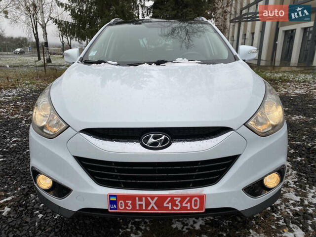 Белый Хендай их35, объемом двигателя 1.7 л и пробегом 258 тыс. км за 10900 $, фото 7 на Automoto.ua