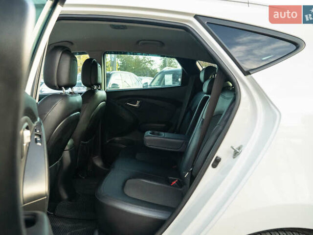 Белый Хендай их35, объемом двигателя 2 л и пробегом 300 тыс. км за 12900 $, фото 30 на Automoto.ua