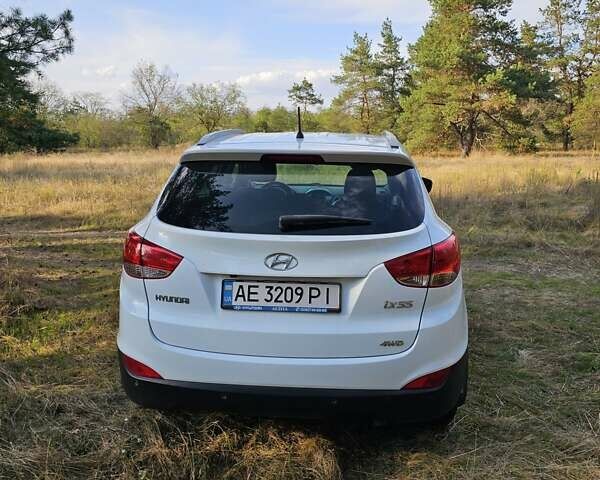 Белый Хендай их35, объемом двигателя 2 л и пробегом 180 тыс. км за 12500 $, фото 27 на Automoto.ua