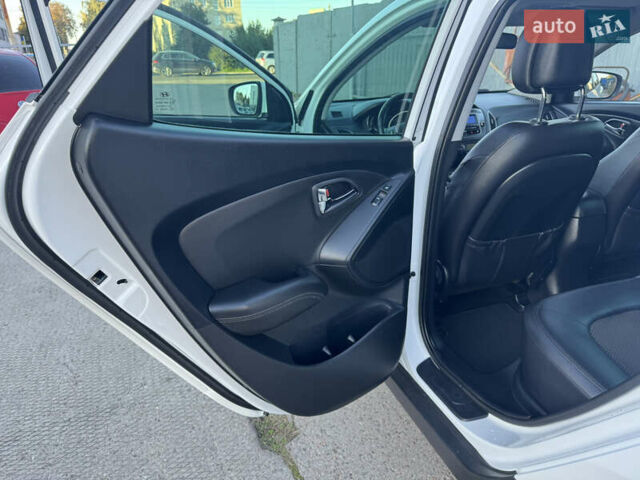 Хендай их35 2011 в Ровно на Automoto.ua Белый Хендай их35, объемом двигателя 2 л и пробегом 185 тыс. км за 13499 $, фото 14 на Automoto.ua