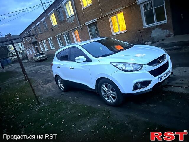 Белый Хендай их35, объемом двигателя 2 л и пробегом 208 тыс. км за 11500 $, фото 10 на Automoto.ua