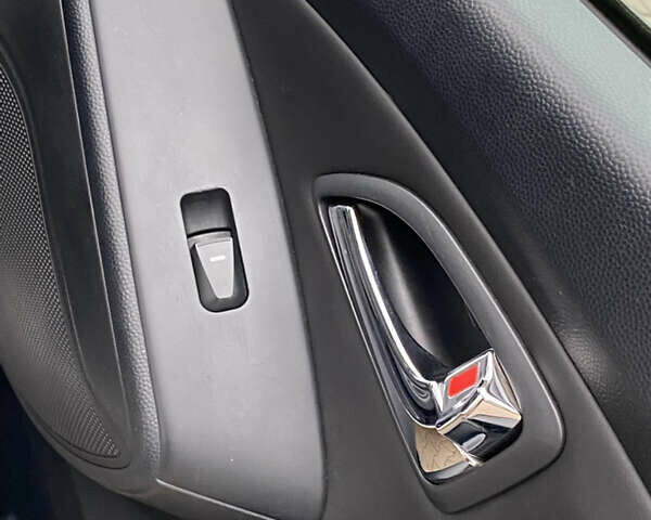 Хендай их35 2011 в Киеве на Automoto.ua Белый Хендай их35, объемом двигателя 2 л и пробегом 145 тыс. км за 11500 $, фото 25 на Automoto.ua