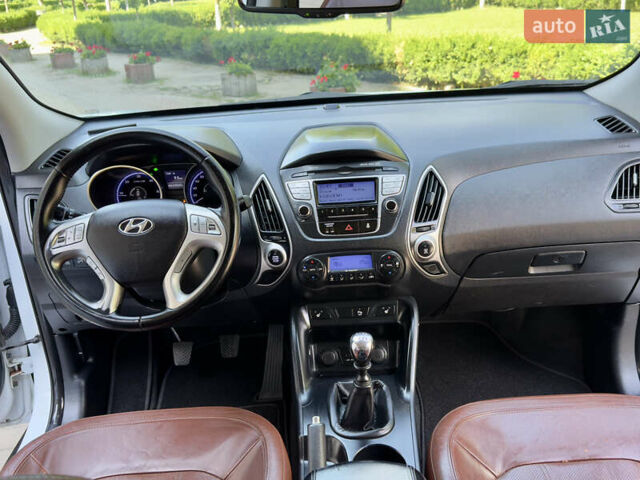 Хендай их35 2011 в Межгорье на Automoto.ua Белый Хендай их35, объемом двигателя 2 л и пробегом 235 тыс. км за 11100 $, фото 39 на Automoto.ua
