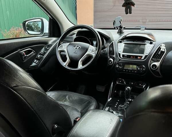 Хендай их35 2011 в Овидиополе на Automoto.ua Белый Хендай их35, объемом двигателя 2 л и пробегом 132 тыс. км за 12000 $, фото 3 на Automoto.ua