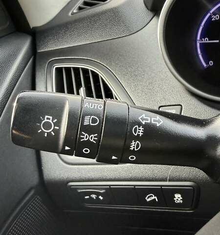 Белый Хендай их35, объемом двигателя 2 л и пробегом 235 тыс. км за 10999 $, фото 24 на Automoto.ua