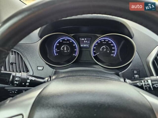 Белый Хендай их35, объемом двигателя 2 л и пробегом 180 тыс. км за 12500 $, фото 38 на Automoto.ua