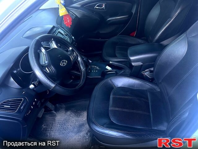 Белый Хендай их35, объемом двигателя 2 л и пробегом 208 тыс. км за 11500 $, фото 9 на Automoto.ua