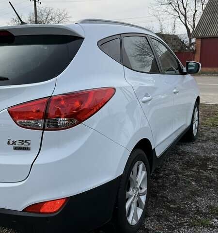 Белый Хендай их35, объемом двигателя 2 л и пробегом 235 тыс. км за 10999 $, фото 17 на Automoto.ua