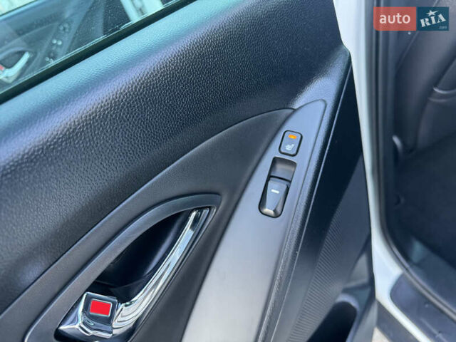 Хендай их35 2011 в Ровно на Automoto.ua Белый Хендай их35, объемом двигателя 2 л и пробегом 185 тыс. км за 13499 $, фото 15 на Automoto.ua