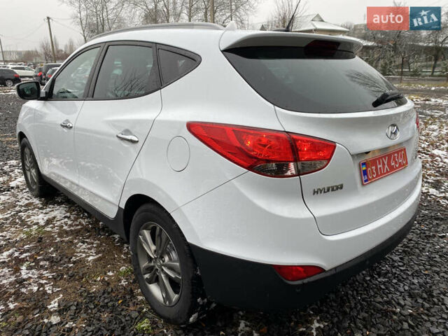 Белый Хендай их35, объемом двигателя 1.7 л и пробегом 258 тыс. км за 10900 $, фото 2 на Automoto.ua