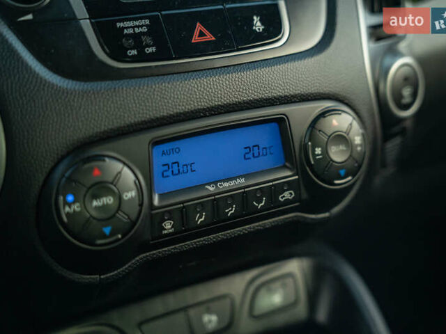 Белый Хендай их35, объемом двигателя 2 л и пробегом 300 тыс. км за 12900 $, фото 24 на Automoto.ua