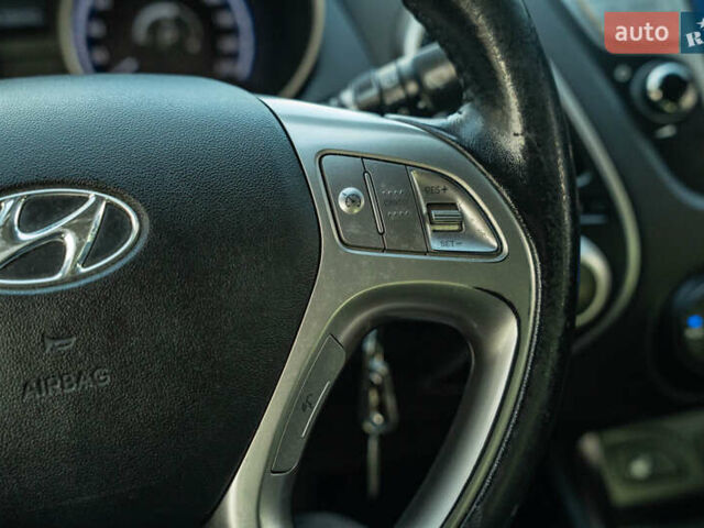 Белый Хендай их35, объемом двигателя 2 л и пробегом 300 тыс. км за 12900 $, фото 22 на Automoto.ua