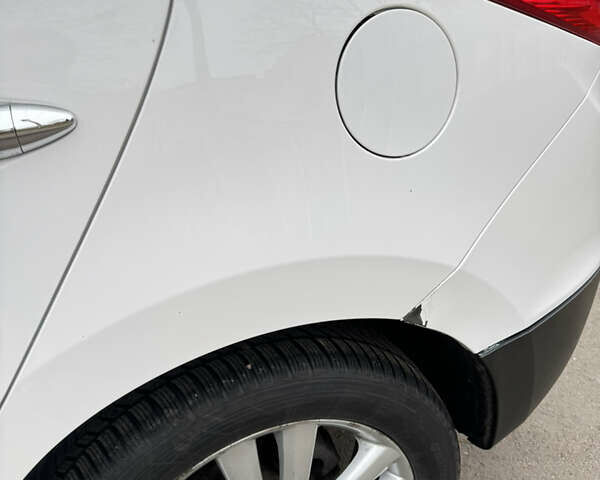 Белый Хендай их35, объемом двигателя 1.7 л и пробегом 255 тыс. км за 12200 $, фото 14 на Automoto.ua