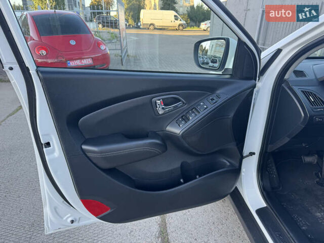 Хендай их35 2011 в Ровно на Automoto.ua Белый Хендай их35, объемом двигателя 2 л и пробегом 185 тыс. км за 13499 $, фото 7 на Automoto.ua