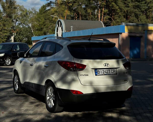Белый Хендай их35, объемом двигателя 2 л и пробегом 101 тыс. км за 12900 $, фото 7 на Automoto.ua