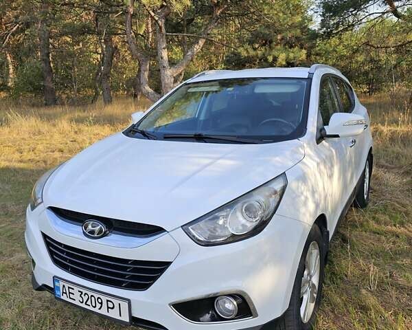 Белый Хендай их35, объемом двигателя 2 л и пробегом 180 тыс. км за 12500 $, фото 6 на Automoto.ua
