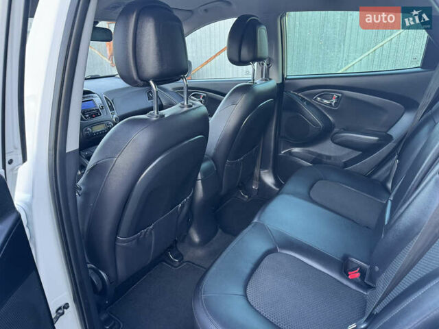 Хендай их35 2011 в Ровно на Automoto.ua Белый Хендай их35, объемом двигателя 2 л и пробегом 185 тыс. км за 13499 $, фото 18 на Automoto.ua