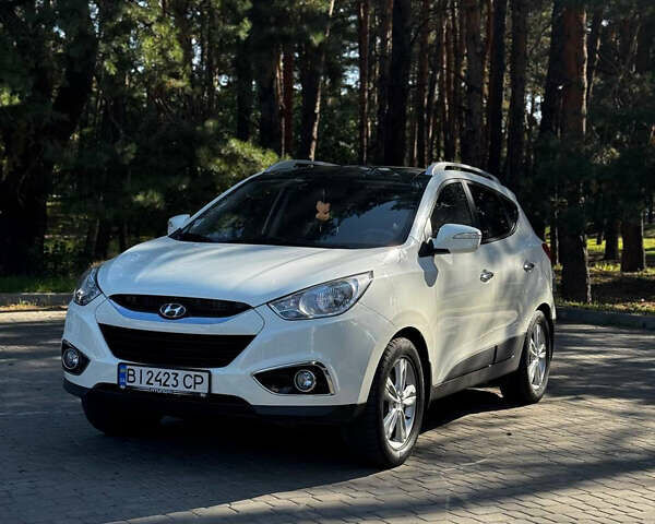 Белый Хендай их35, объемом двигателя 2 л и пробегом 101 тыс. км за 12900 $, фото 2 на Automoto.ua