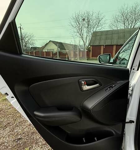 Белый Хендай их35, объемом двигателя 2 л и пробегом 235 тыс. км за 10999 $, фото 39 на Automoto.ua