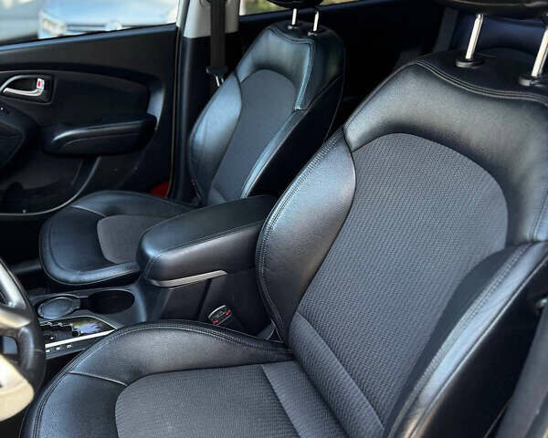 Белый Хендай их35, объемом двигателя 2 л и пробегом 101 тыс. км за 12900 $, фото 14 на Automoto.ua