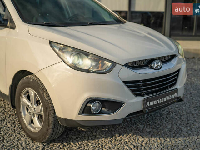 Белый Хендай их35, объемом двигателя 2 л и пробегом 300 тыс. км за 12900 $, фото 9 на Automoto.ua