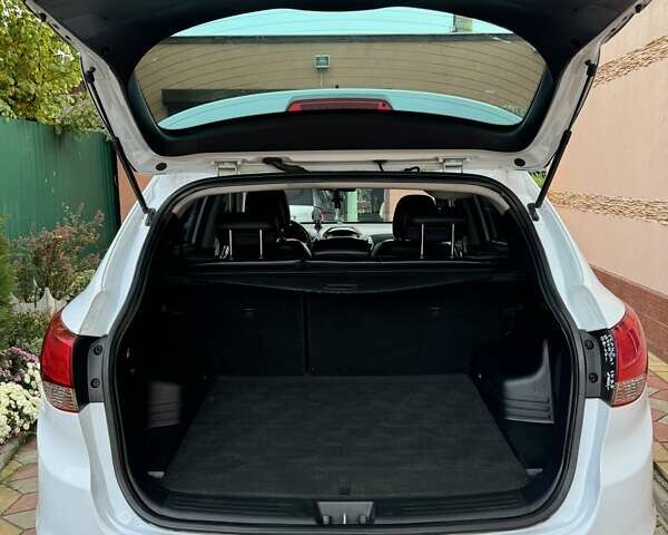 Хендай их35 2011 в Овидиополе на Automoto.ua Белый Хендай их35, объемом двигателя 2 л и пробегом 132 тыс. км за 12000 $, фото 5 на Automoto.ua