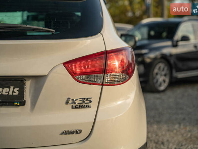 Белый Хендай их35, объемом двигателя 2 л и пробегом 300 тыс. км за 12900 $, фото 7 на Automoto.ua