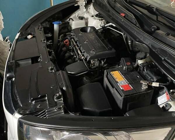 Белый Хендай их35, объемом двигателя 2 л и пробегом 37 тыс. км за 17000 $, фото 3 на Automoto.ua