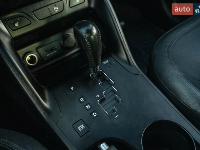 Белый Хендай их35, объемом двигателя 2 л и пробегом 300 тыс. км за 12900 $, фото 26 на Automoto.ua