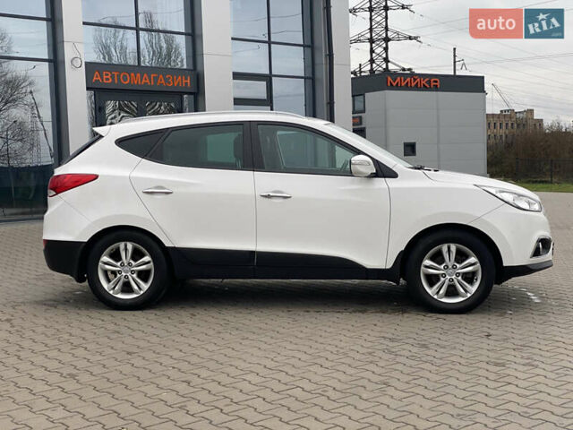 Белый Хендай их35, объемом двигателя 2 л и пробегом 145 тыс. км за 11500 $, фото 8 на Automoto.ua