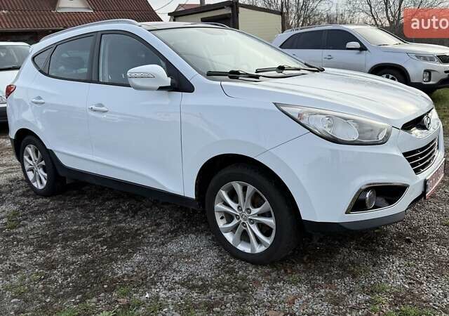 Белый Хендай их35, объемом двигателя 2 л и пробегом 235 тыс. км за 10999 $, фото 5 на Automoto.ua